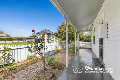 House For Sale - VIC - Bairnsdale - 3875 - Victorian Cottage in Prime Location  (Image 2)