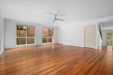 Townhouse For Lease - VIC - Parkdale - 3195 - PERFECT LOCATION|FAMILY HOME|LOTS OF SPACE (Image 2)