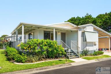 House For Sale - NSW - Skennars Head - 2478 - SURPRISINGLY SPACIOUS COASTAL RETREAT  (Image 2)