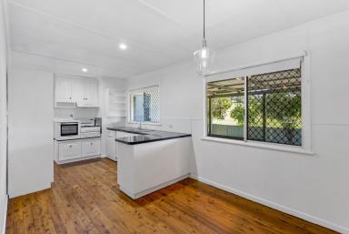 House Leased - QLD - Newtown - 4350 - Charming 3-Bedroom Home  (Image 2)