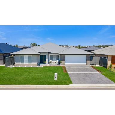 House For Lease - NSW - Tamworth - 2340 - EXECUTIVE LIVING WITH FOUR BEDROOMS AT CALALA  (Image 2)