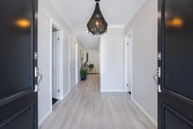 House For Lease - NSW - Tamworth - 2340 - EXECUTIVE LIVING WITH FOUR BEDROOMS AT CALALA  (Image 2)