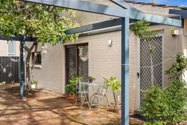 Villa For Sale - WA - Como - 6152 - LOCK & LEAVE LIFESTYLE  (Image 2)