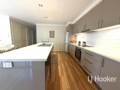 Townhouse For Sale - NSW - Inverell - 2360 - Appealing Townhouse in Great Location  (Image 2)