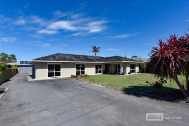 House For Sale - SA - Millicent - 5280 - 5 BEDROOM 2 BATHROOM HOME IN POPULAR NORTH AREA  (Image 2)