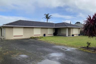 House For Sale - SA - Millicent - 5280 - 5 BEDROOM 2 BATHROOM HOME IN POPULAR NORTH AREA  (Image 2)