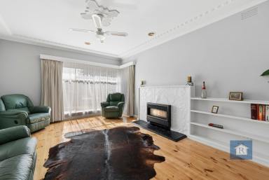 House For Sale - VIC - Colac - 3250 - Refreshed Charm on a Corner with Quiet Court Access...  (Image 2)