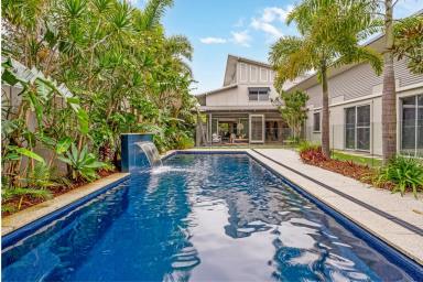 House For Sale - NSW - Casuarina - 2487 - Earthy and Elegant - Seaside Home.  (Image 2)