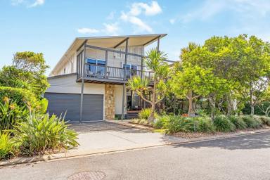 House For Sale - NSW - Casuarina - 2487 - Earthy and Elegant - Seaside Home.  (Image 2)