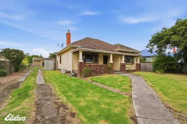 House For Sale - VIC - Yarram - 3971 - PERIOD HOME - LARGE BLOCK - CONVENIENT LOCATION  (Image 2)