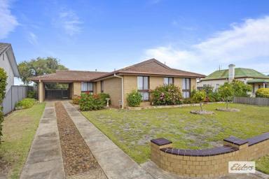 House For Sale - VIC - Stawell - 3380 - Brick Veneer Family Home In Excellent Location  (Image 2)