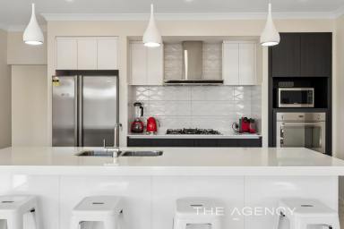 House For Sale - WA - Aveley - 6069 - Spacious Living in the Heart of Aveley Ready to Move In  (Image 2)