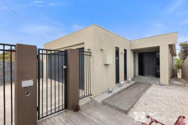 House For Sale - VIC - Seaford - 3198 - WATERFRONT LIVING  (Image 2)