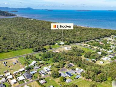 House For Sale - QLD - Tully Heads - 4854 - Modern Coastal Living in a Peaceful Cul-de-Sac  (Image 2)
