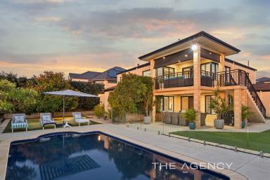 House For Sale - WA - Mindarie - 6030 - ELEVATED HAMPTONS STYLE LIVING WITH OUTSTANDING OCEAN VIEWS  (Image 2)