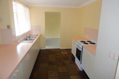 House For Lease - NSW - Raymond Terrace - 2324 - SPACIOUS FAMILY HOME, IDEAL LOCATION!!!  (Image 2)