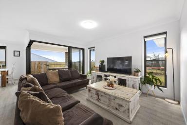 House For Sale - QLD - Torrington - 4350 - Spacious Family Home - Quiet Cul-De-Sac Position !  (Image 2)