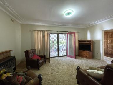 House For Sale - NSW - Gundagai - 2722 - First Home Buyers, Renovators and Investors.  (Image 2)