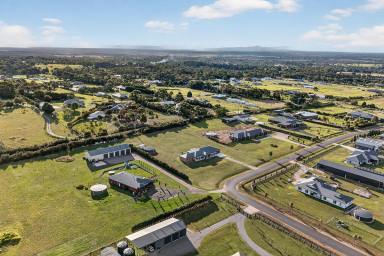 House For Sale - VIC - Longford - 3851 - Grand Family Living on an Expansive 6,640sqm (Approx.) in Prestigious Grandvue Estate  (Image 2)