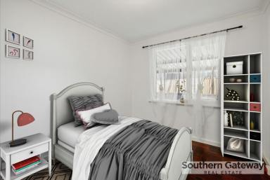 House For Sale - WA - Orelia - 6167 - LIGHT-FILLED FAMILY LIVING ON A GENEROUS 726M² BLOCK  (Image 2)