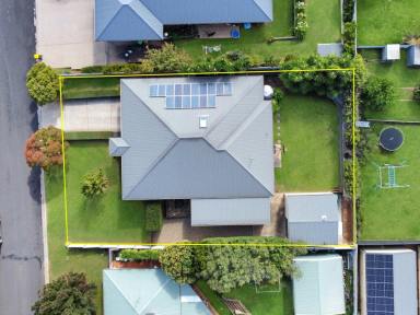 House For Sale - NSW - Young - 2594 - Family Home in a Great Location  (Image 2)