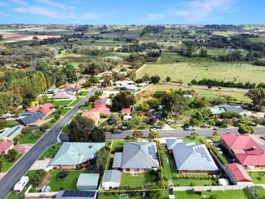 House For Sale - NSW - Young - 2594 - Family Home in a Great Location  (Image 2)