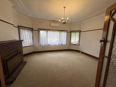 House For Lease - VIC - Hamilton - 3300 - Centrally Located Brick Home (Image 2)