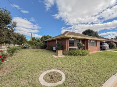 Unit For Sale - VIC - Swan Hill - 3585 - Easy Living in a Quiet Complex  (Image 2)