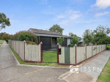 House For Sale - VIC - Spring Gully - 3550 - Character-filled cottage with modern updates  (Image 2)
