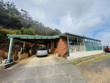 House For Sale - TAS - Wivenhoe - 7320 - Panoramic Outlook in a Prime Position  (Image 2)