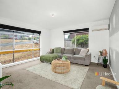 House For Lease - TAS - West Ulverstone - 7315 - Comfortable Family Home  (Image 2)