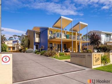 House For Sale - NSW - Batehaven - 2536 - Executive Coastal Living in 'The Sands' - Only 250m to Corrigans Beach !  (Image 2)