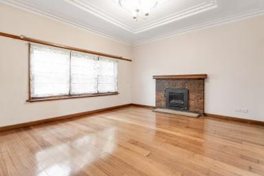 House For Sale - VIC - Mildura - 3500 - Spacious Character Home on Generous 864sqm Block  (Image 2)