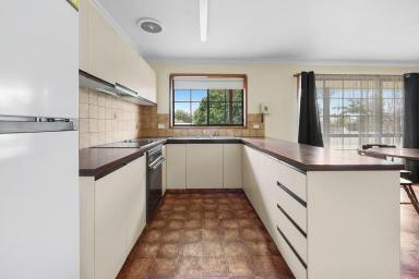 House For Lease - VIC - Hamilton - 3300 - Low maintenance brick home  (Image 2)