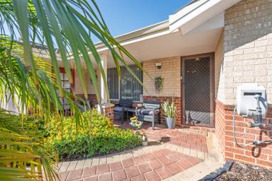 House For Sale - WA - Port Kennedy - 6172 - GOLDEN OPPORTUNITY: ENTERTAINER'S DREAM  (Image 2)