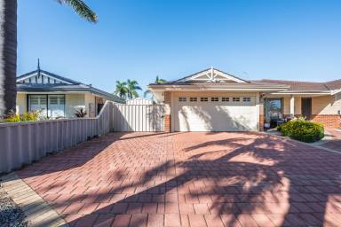 House For Sale - WA - Port Kennedy - 6172 - GOLDEN OPPORTUNITY: ENTERTAINER'S DREAM  (Image 2)