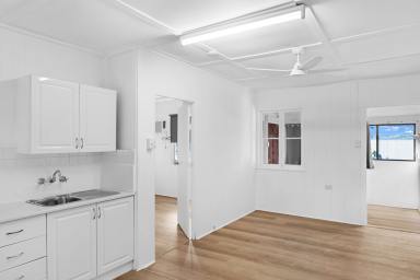 Duplex/Semi-detached For Lease - QLD - Newtown - 4350 - Renovated Unit in Newtown  (Image 2)