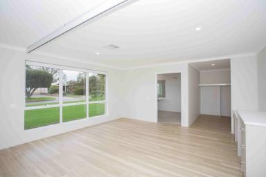 House For Sale - WA - Bellevue - 6056 - Versatile home with mulitple uses  (Image 2)