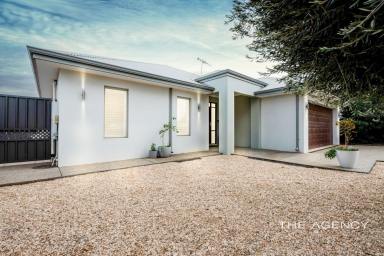 House For Sale - WA - Woorree - 6530 - NOW SELLING - A HOME THAT MAKES YOU NOT WANT TO LEAVE  (Image 2)