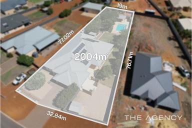 House For Sale - WA - Woorree - 6530 - NOW SELLING - A HOME THAT MAKES YOU NOT WANT TO LEAVE  (Image 2)