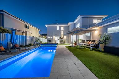 House For Sale - WA - Iluka - 6028 - PRESENTS AS NEW WITH FOREVER OCEAN VIEWS!  (Image 2)