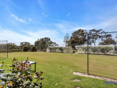 Lifestyle For Sale - SA - Mount Pleasant - 5235 - Immaculate productive country property. Turn-key country residence. Views to the horizon, excellent shedding, tennis court and so much more.  (Image 2)