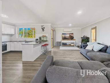 House For Sale - NSW - Inverell - 2360 - Brick & Tile Home in Popular Street  (Image 2)