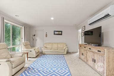 House For Sale - VIC - Inverloch - 3996 - Walk to the Coastline  (Image 2)
