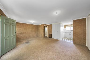 Unit For Sale - NSW - Tumut - 2720 - Well-Proportioned Two-Bedroom Unit in Strata Complex  (Image 2)