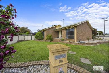 House For Sale - VIC - Stawell - 3380 - Excellent Family Living  (Image 2)