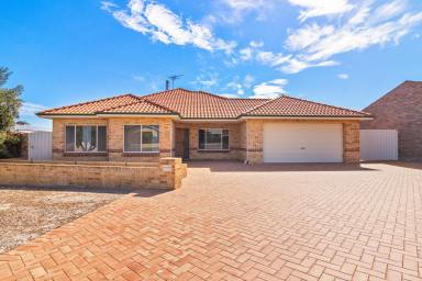 House For Sale - WA - Jurien Bay - 6516 - Big, Flexible Coastal Living Just Minutes from the Beach & Marina  (Image 2)