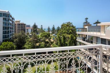 Unit For Lease - NSW - Wollongong - 2500 - Beach side Location!  (Image 2)