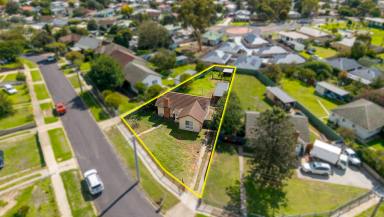 House For Sale - VIC - Seymour - 3660 - Position, Potential & Plenty of Space – 807m² in the Heart of Seymour  (Image 2)