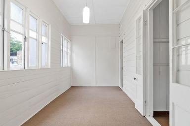 Duplex/Semi-detached For Lease - QLD - East Toowoomba - 4350 - Unit only minutes to the CBD this 1 bedroom unit is in a prime position.  (Image 2)